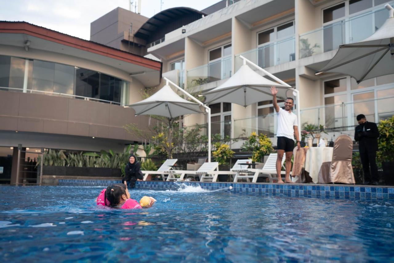 Grandia Hotel Bandung Exterior photo
