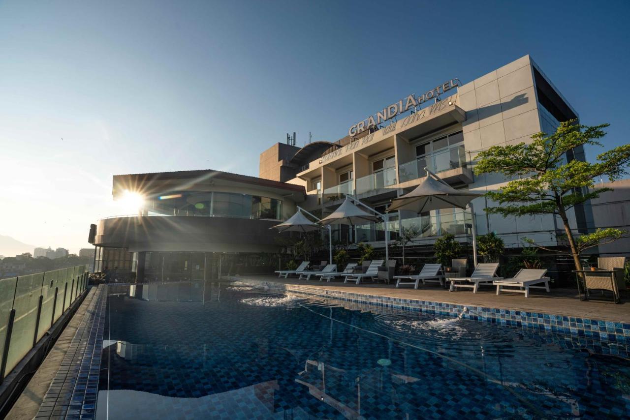 Grandia Hotel Bandung Exterior photo