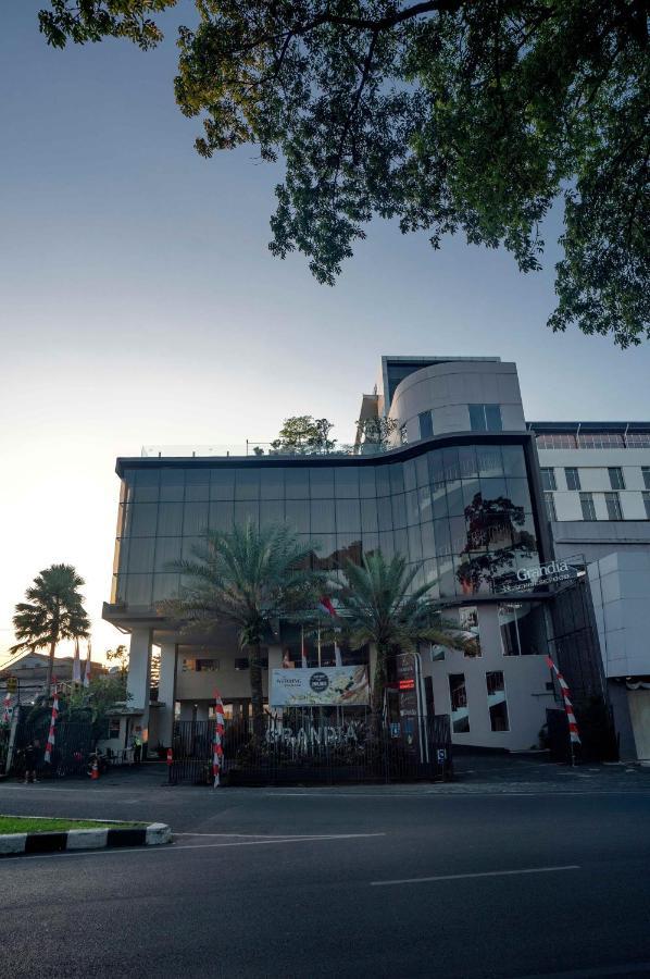Grandia Hotel Bandung Exterior photo