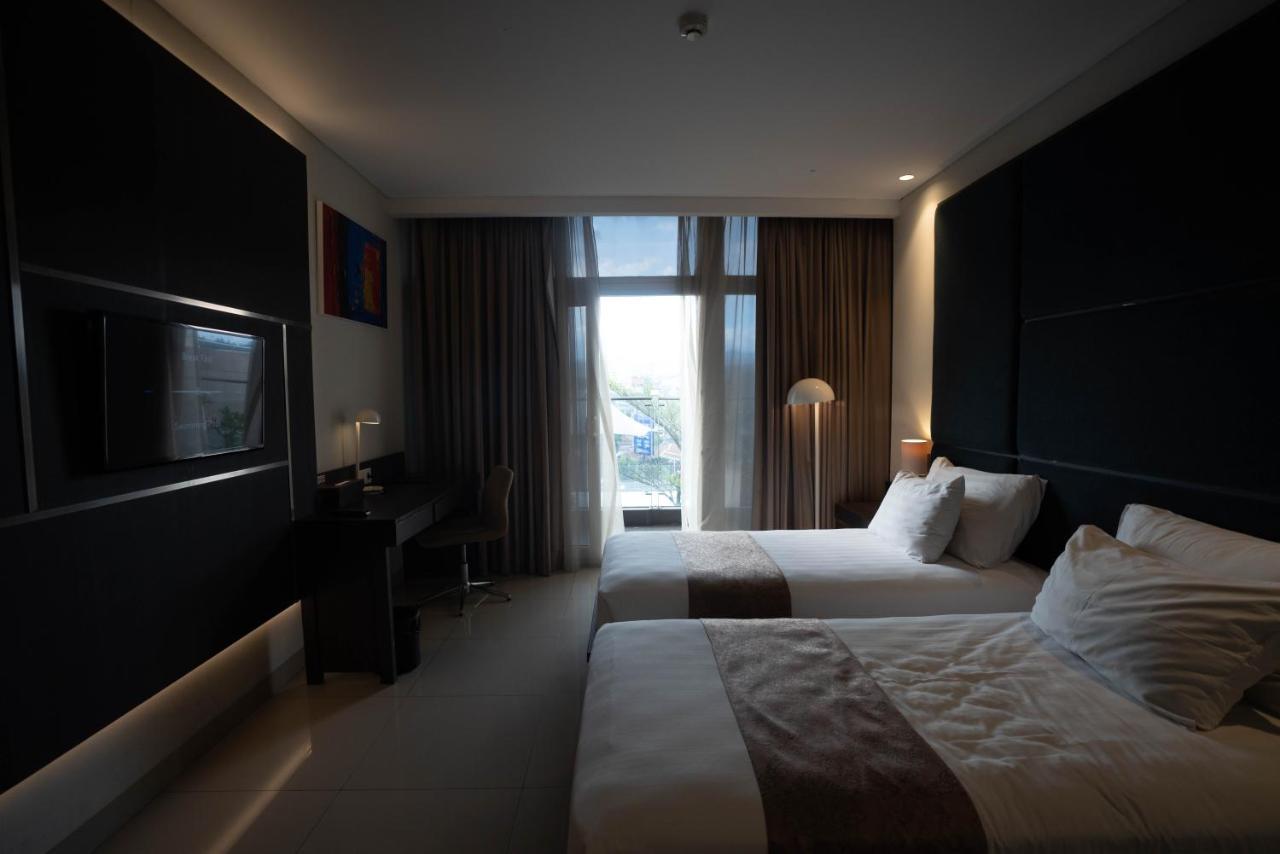 Grandia Hotel Bandung Exterior photo