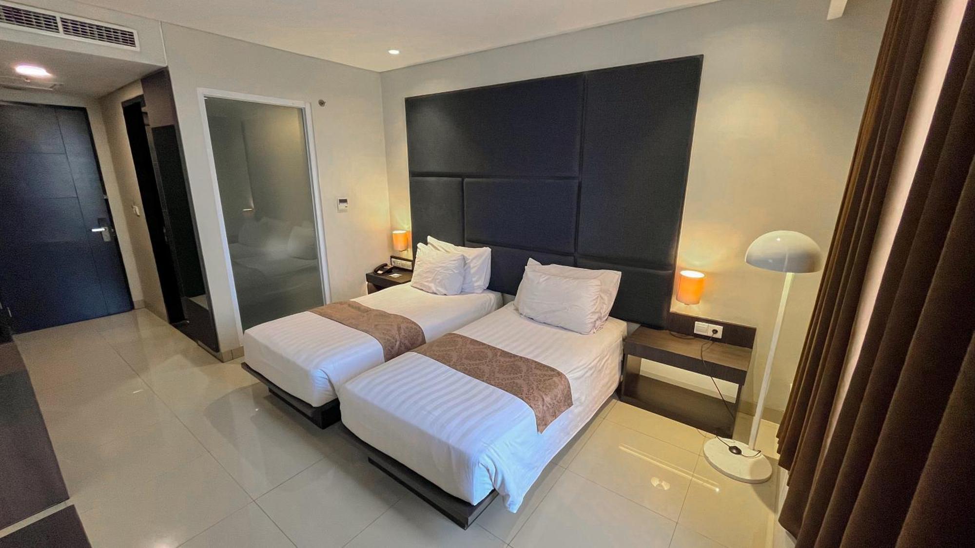 Grandia Hotel Bandung Exterior photo